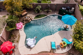 Chic Poolside Oasis - Karaoke - BBQ - Games